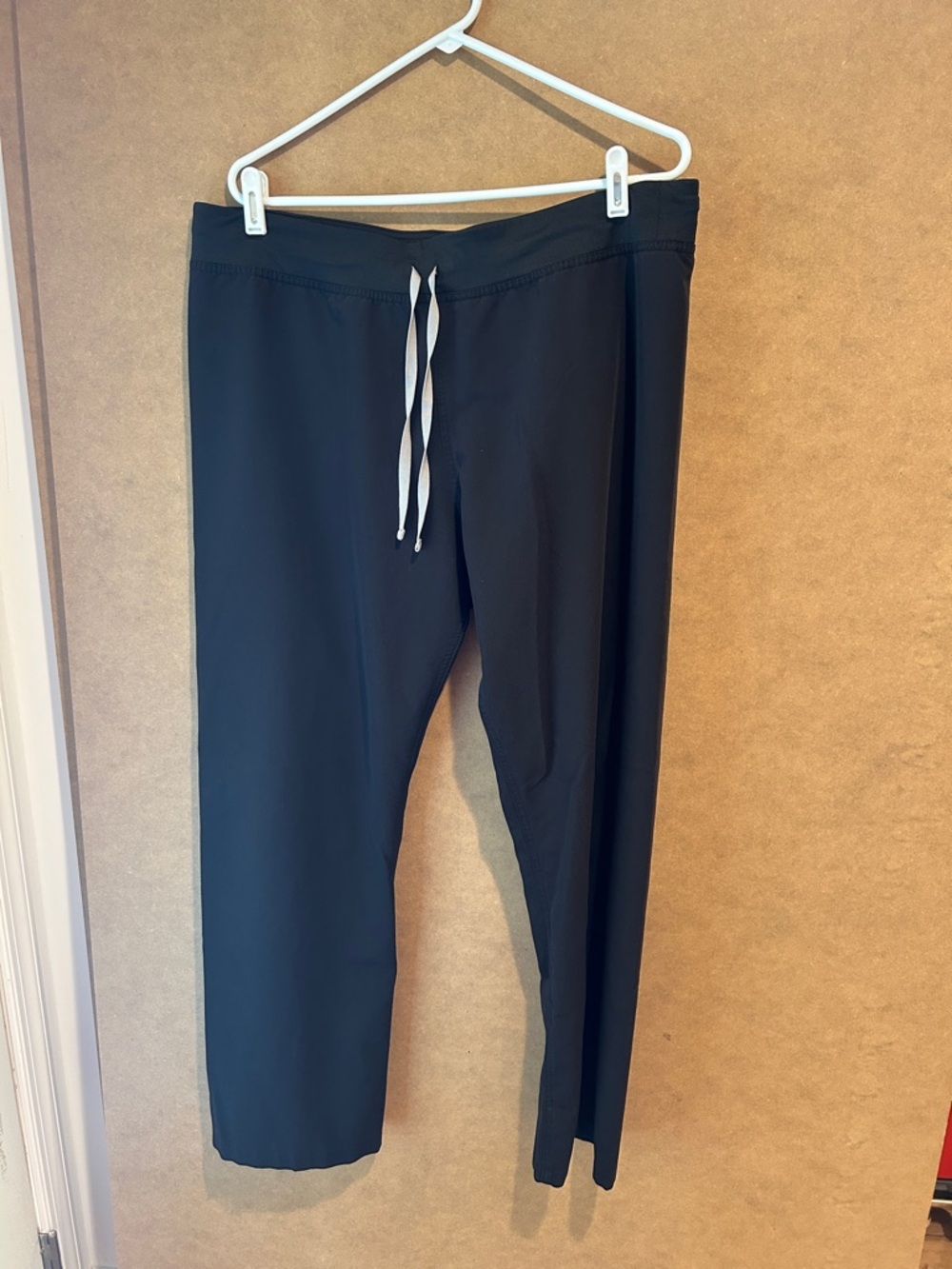 Fig’s Women’s Livingston Black Scrub Pants